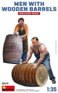 Miniart 1/35 Men with Wooden Barrels # 38070